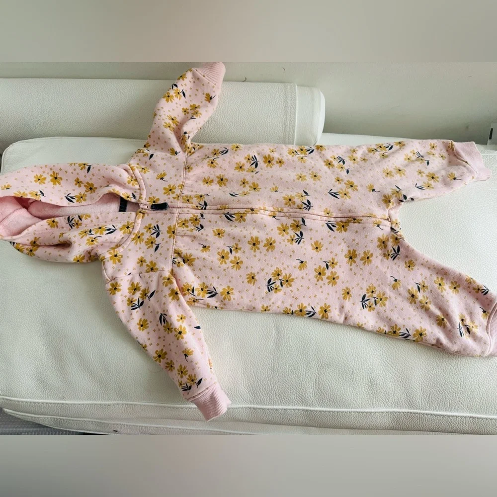 Carter’s Floral Zip up Fleece Jumpsuit of baby 12 mo GUC